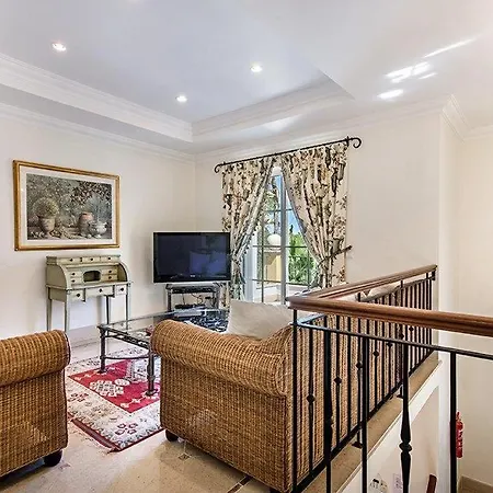 Sleeps 8 Pool Air Con T480398