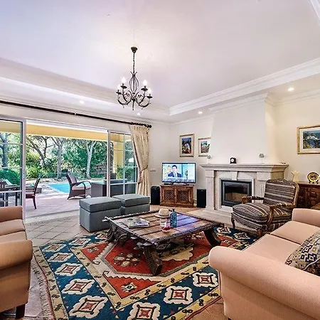 Βίλα Sleeps 8 Pool Air Con T480398
