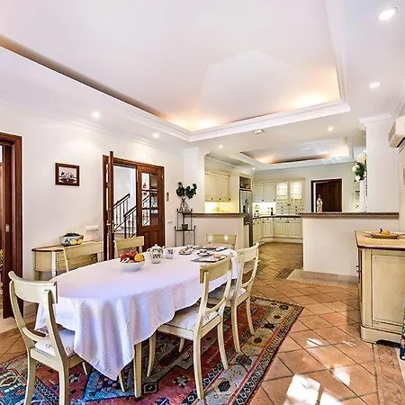 Sleeps 8 Pool Air Con T480398 Quinta do Lago