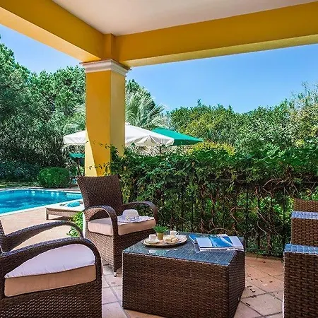Βίλα Sleeps 8 Pool Air Con T480398